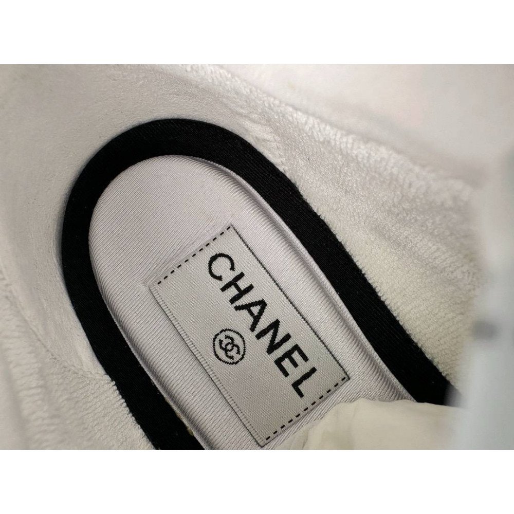 Sports shoes