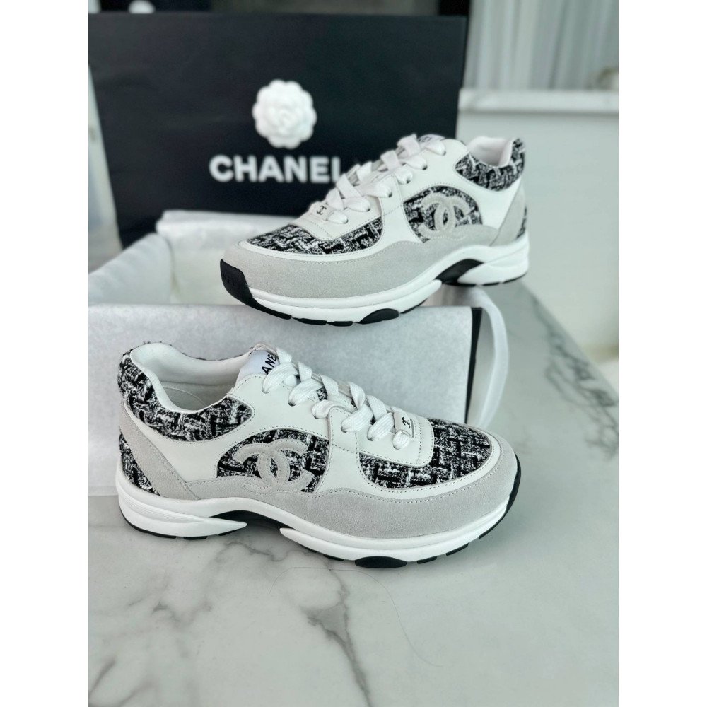 Sports shoes