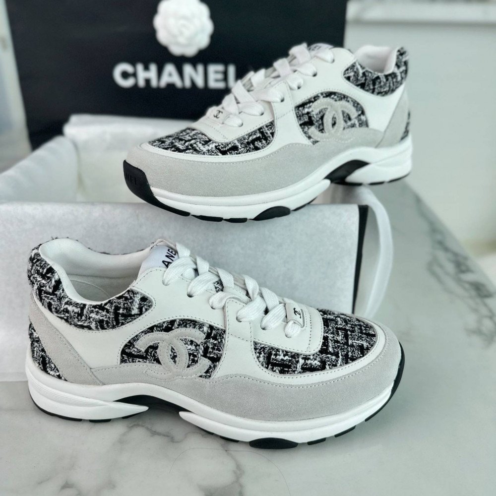Sports shoes