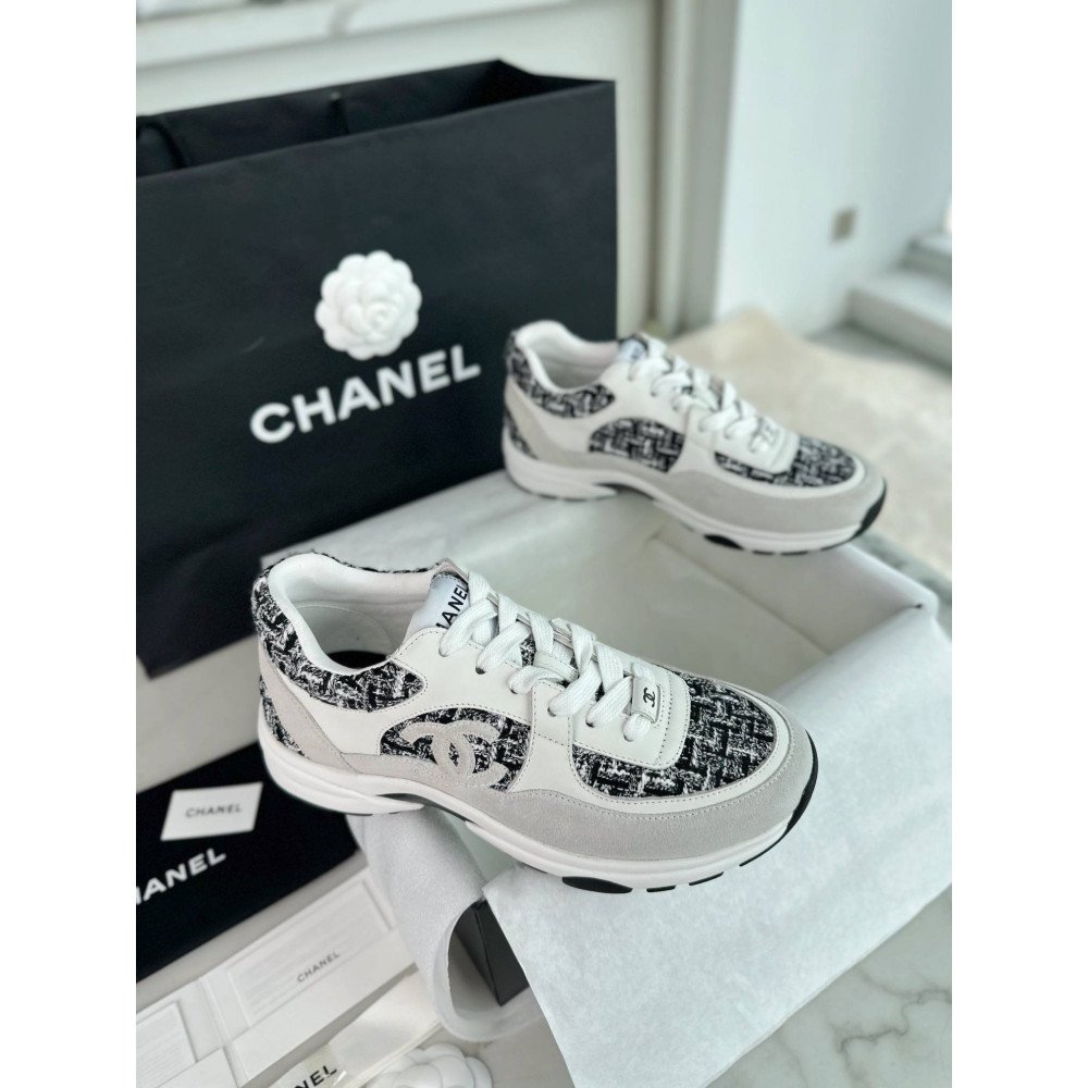 Sports shoes