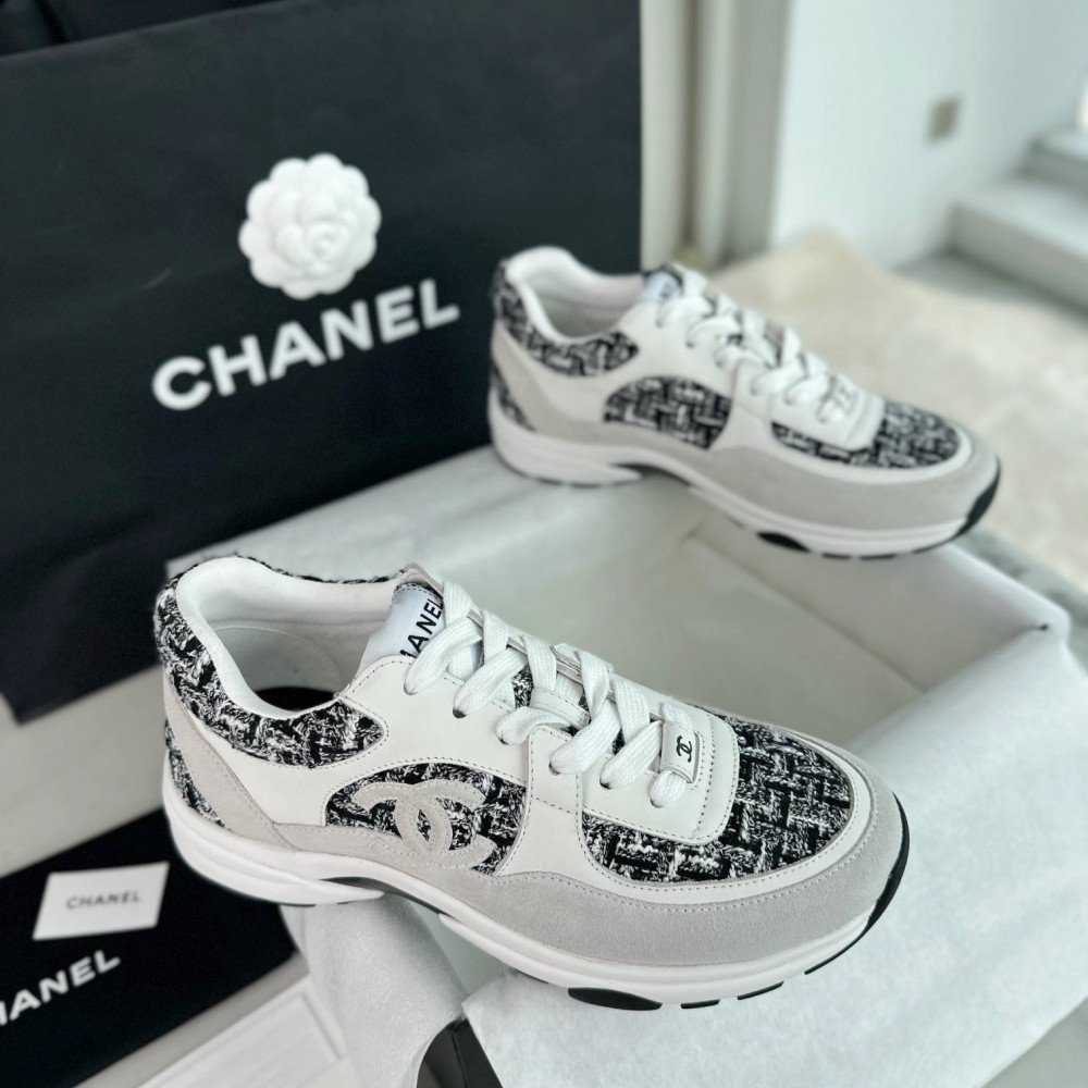 Sports shoes