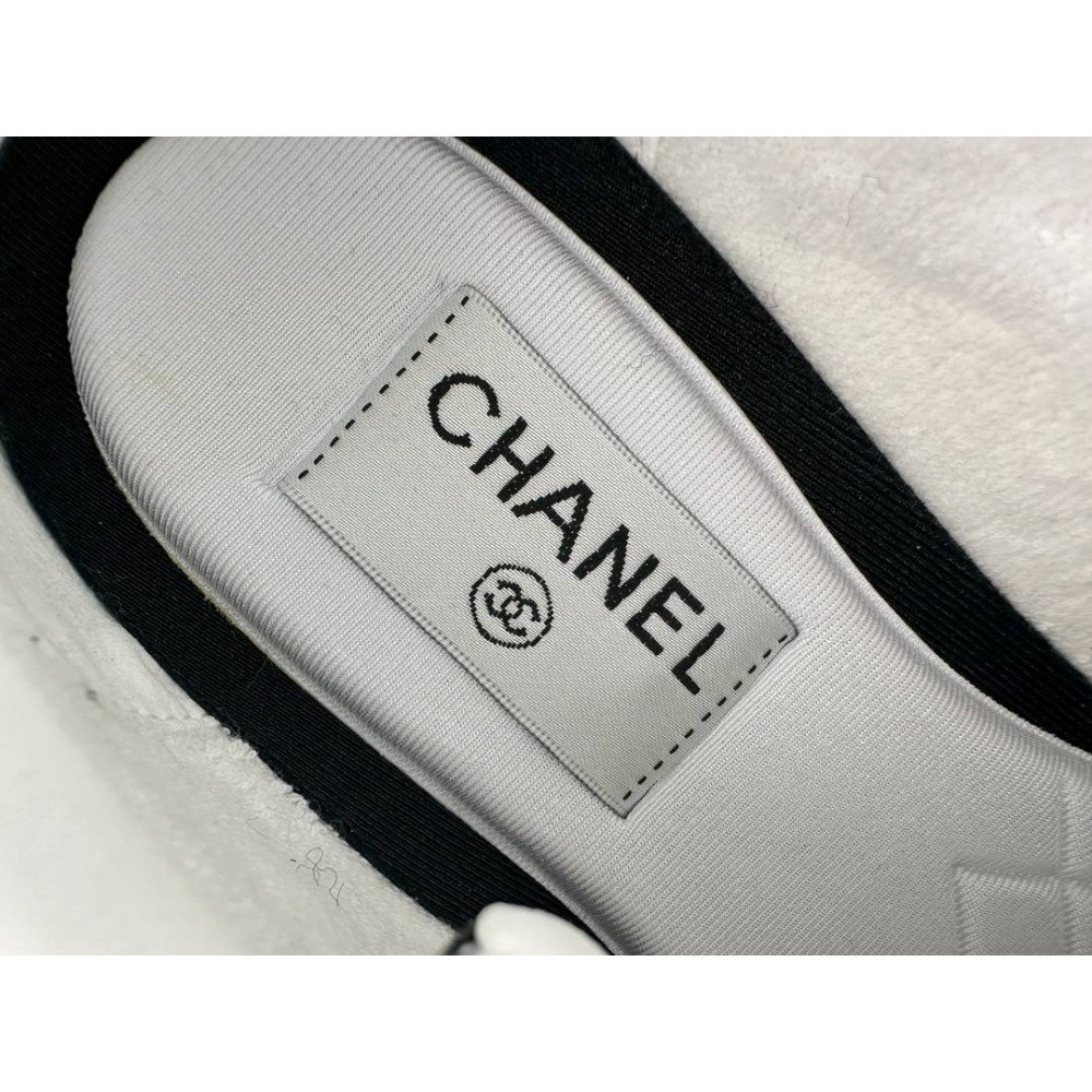 Sports shoes