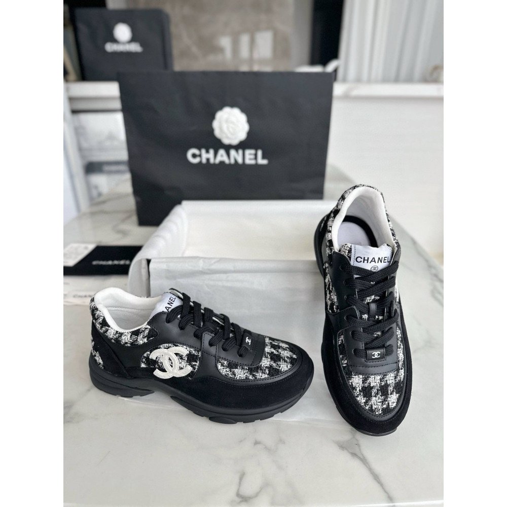 Sports shoes Sports shoes