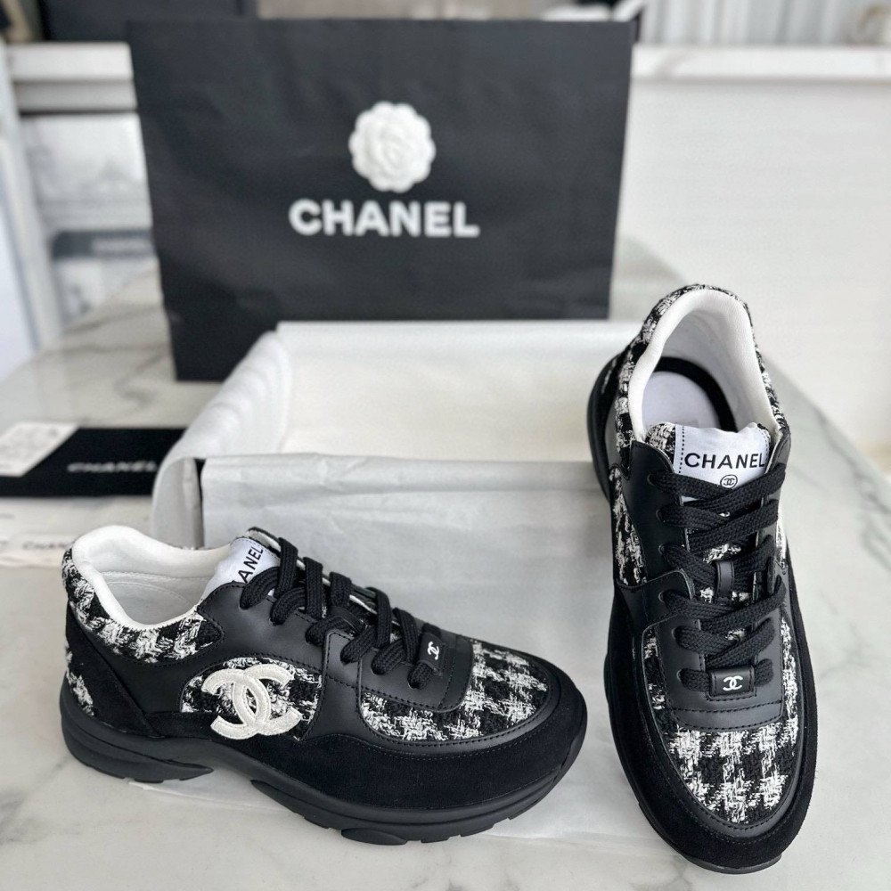 Sports shoes