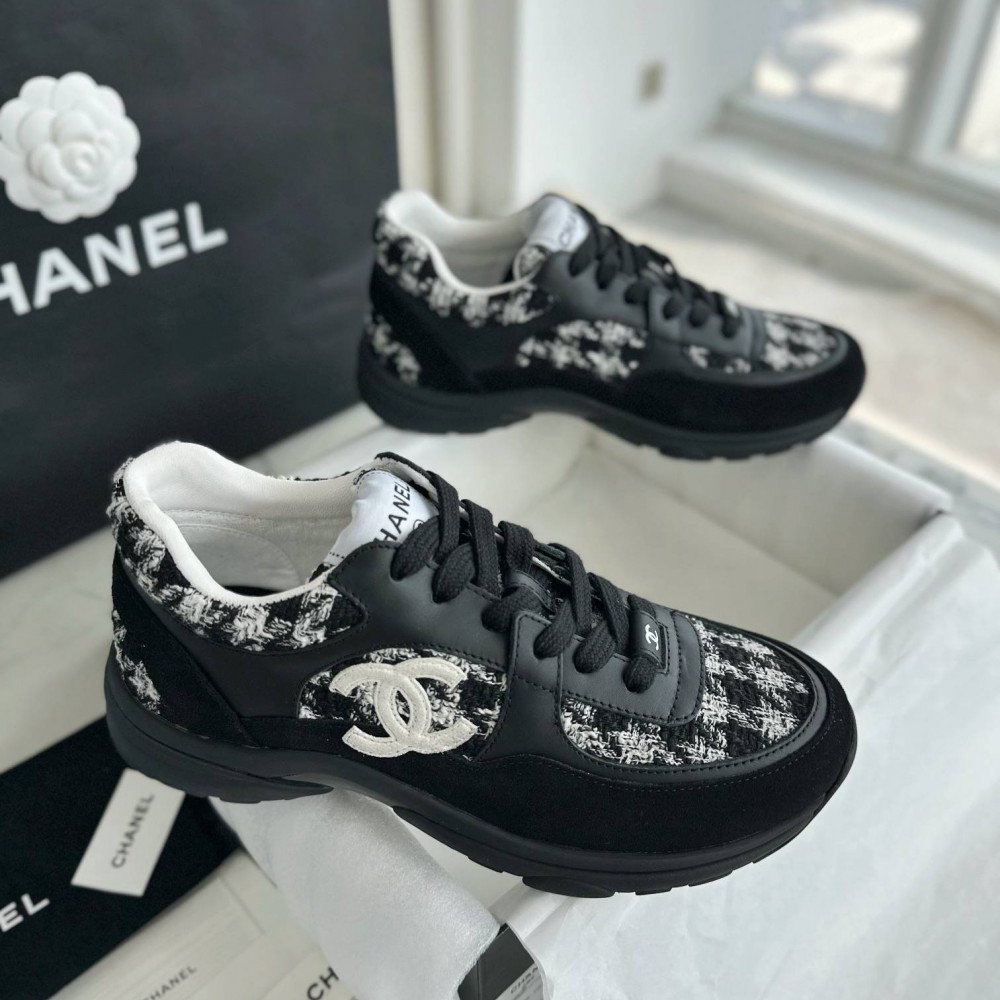 Sports shoes Sports shoes