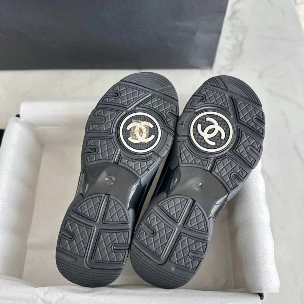 Sports shoes Sports shoes