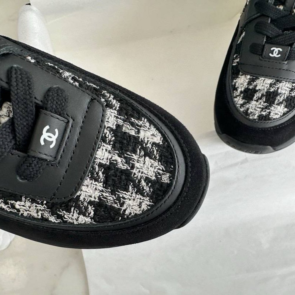 Sports shoes Sports shoes
