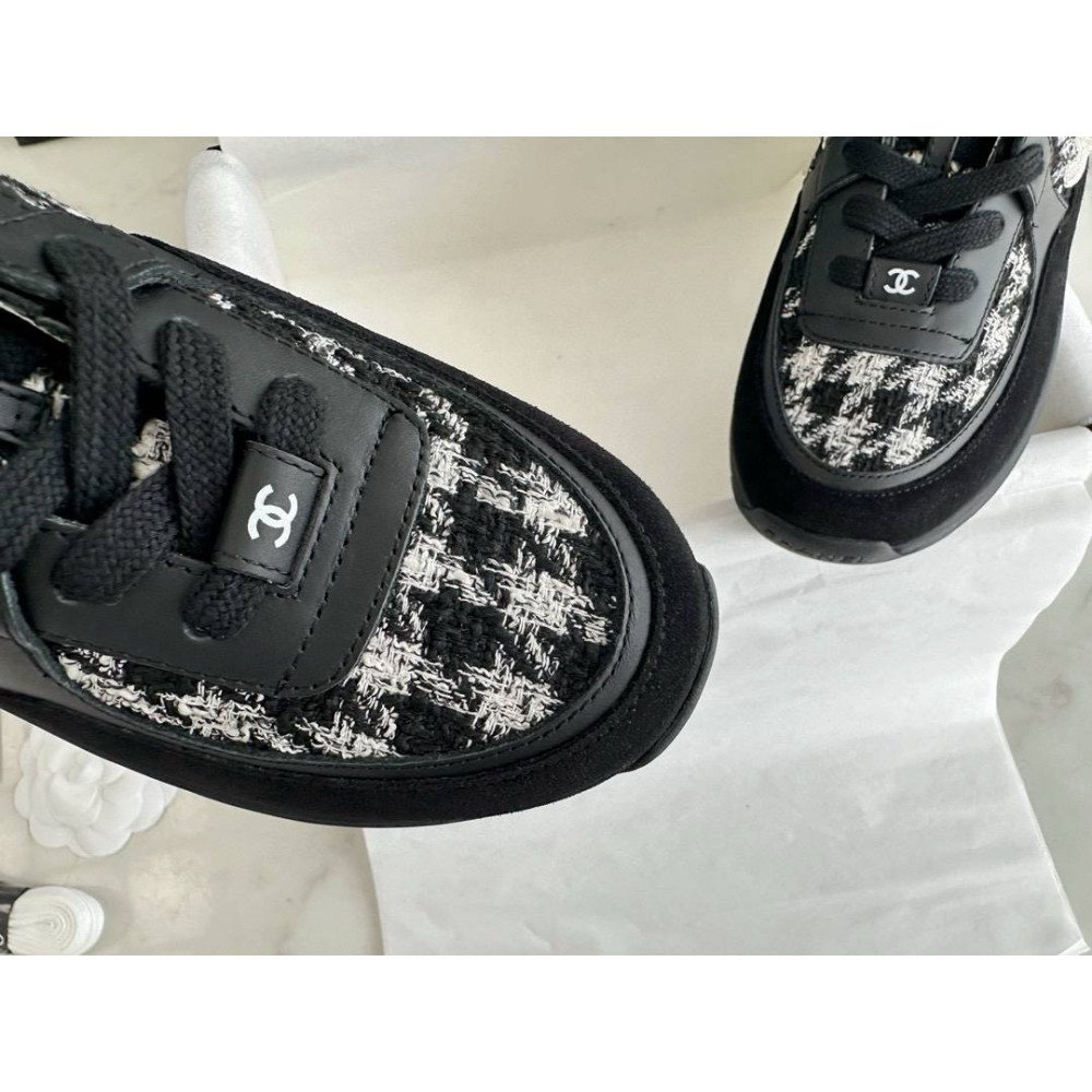 Sports shoes Sports shoes