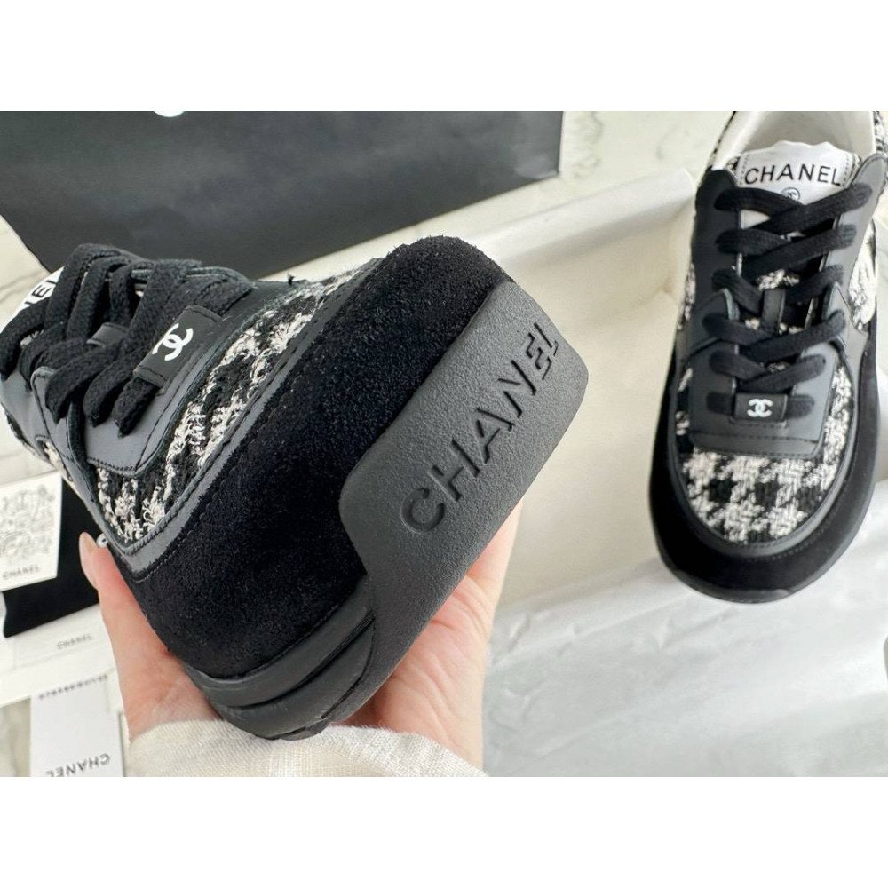 Sports shoes Sports shoes