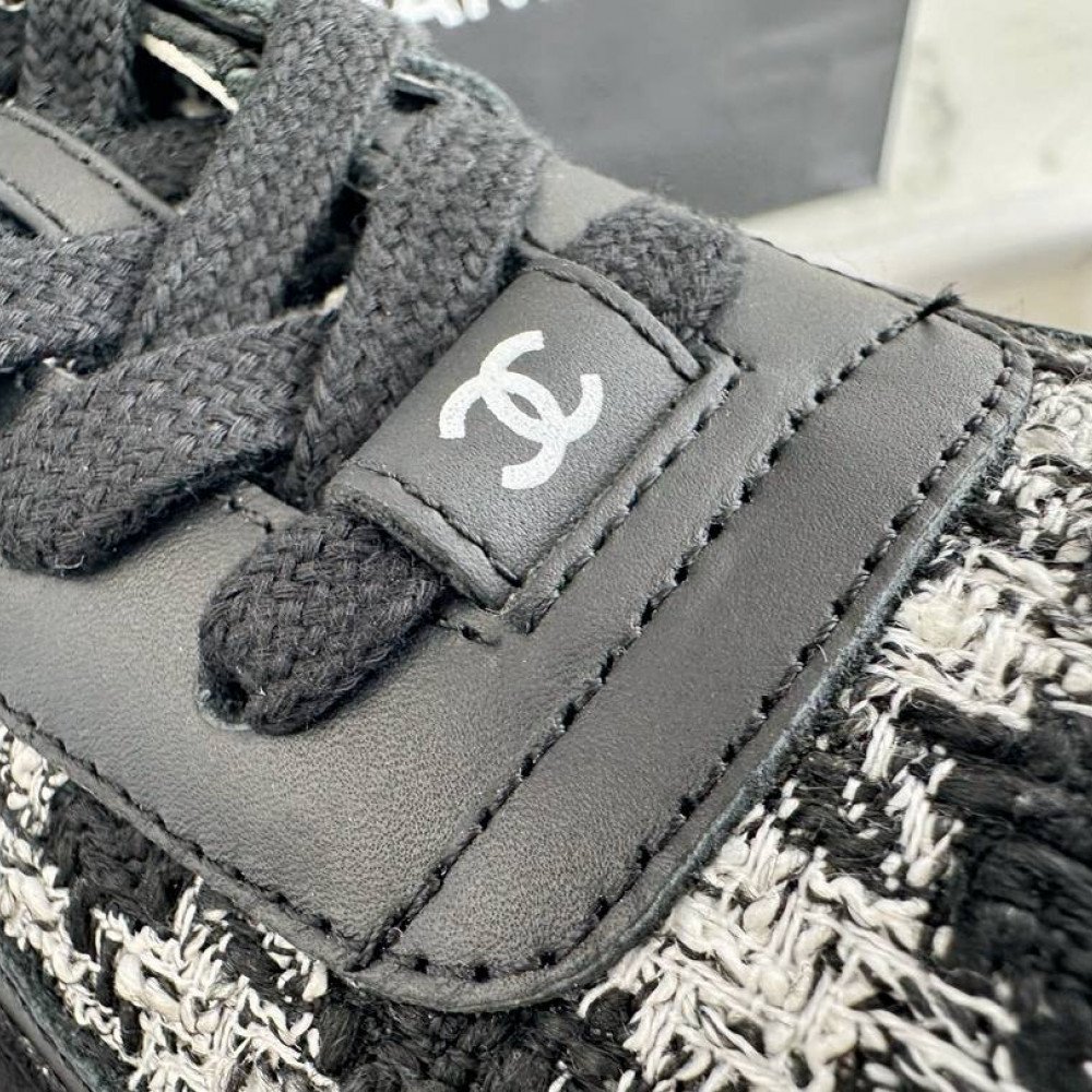 Sports shoes Sports shoes