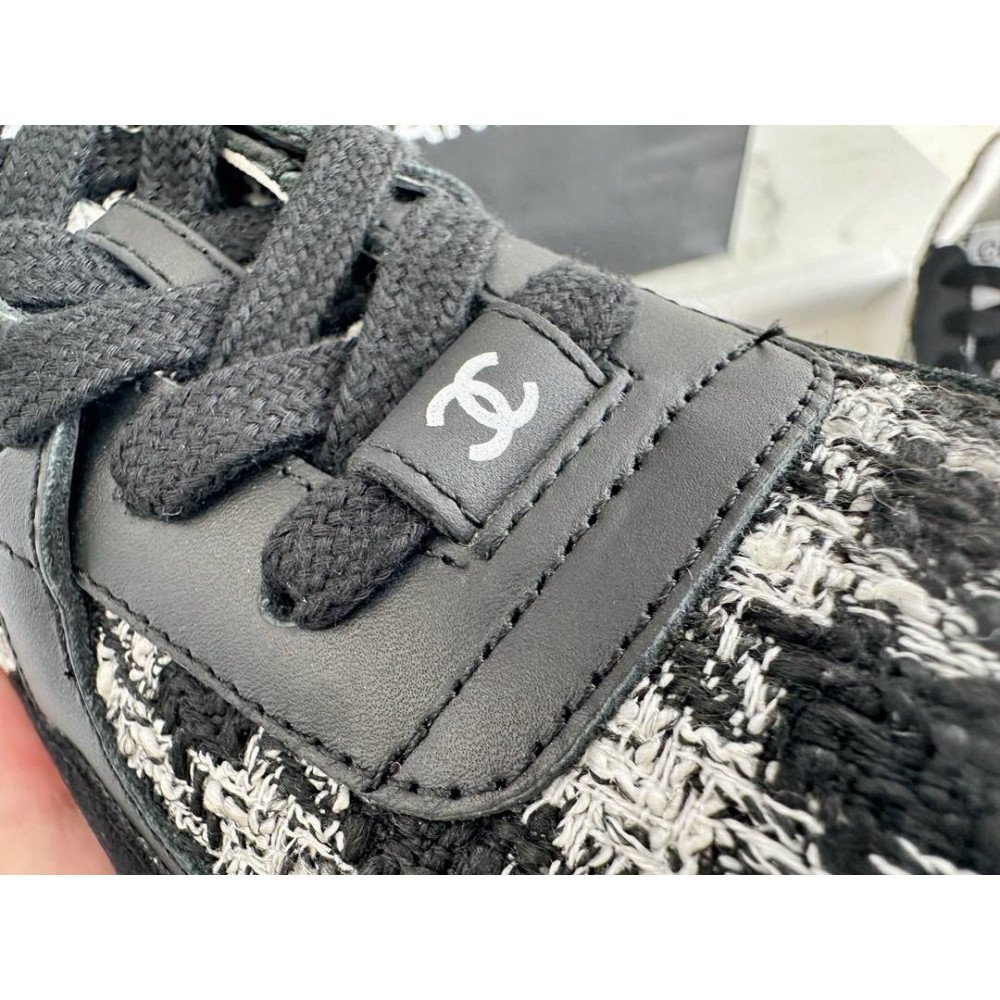 Sports shoes Sports shoes