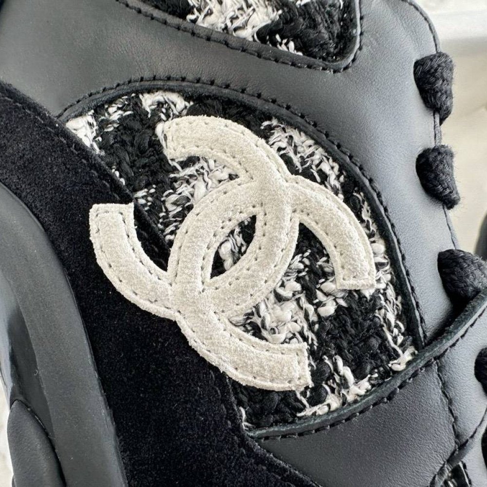 Sports shoes Sports shoes