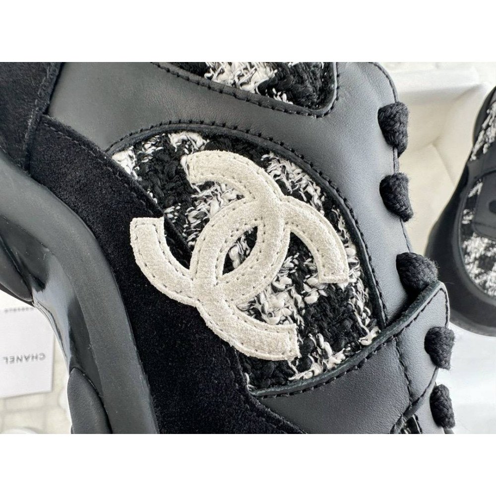 Sports shoes Sports shoes