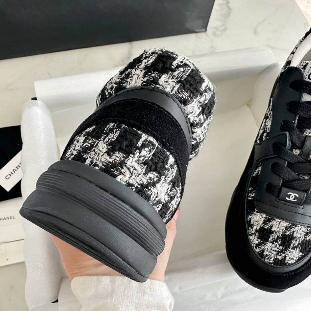 Sports shoes Sports shoes