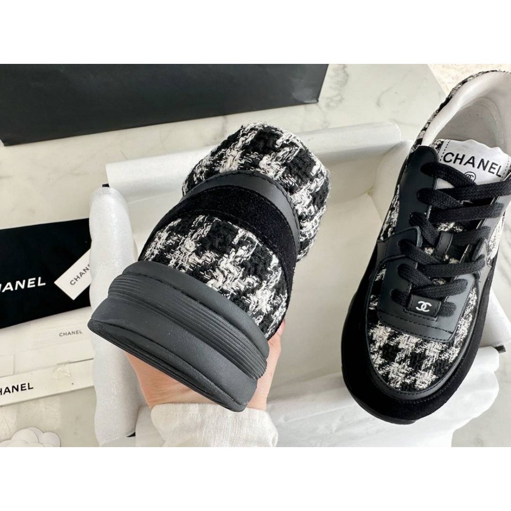 Sports shoes Sports shoes