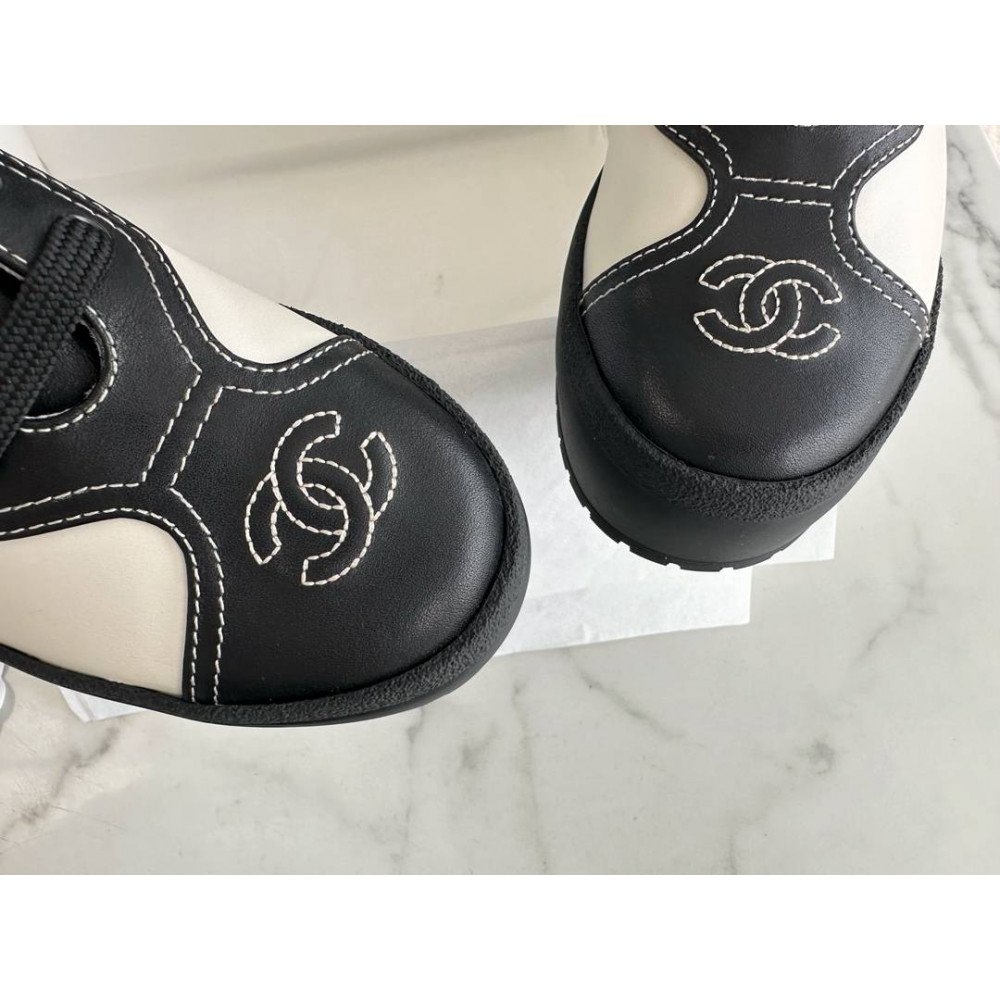 Sports shoes