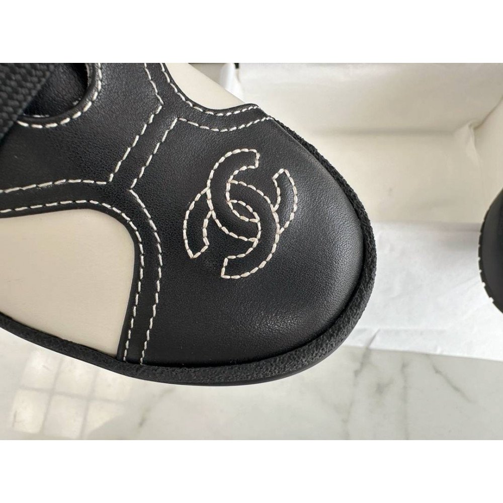 Sports shoes