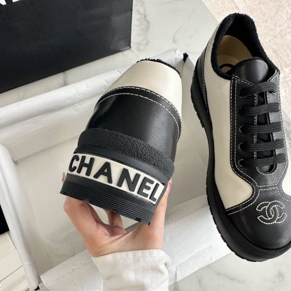 Sports shoes
