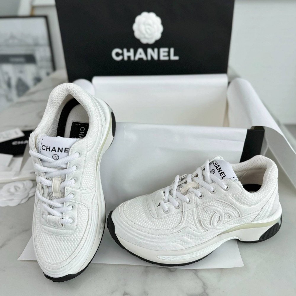 Sports shoes