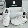 Sports shoes