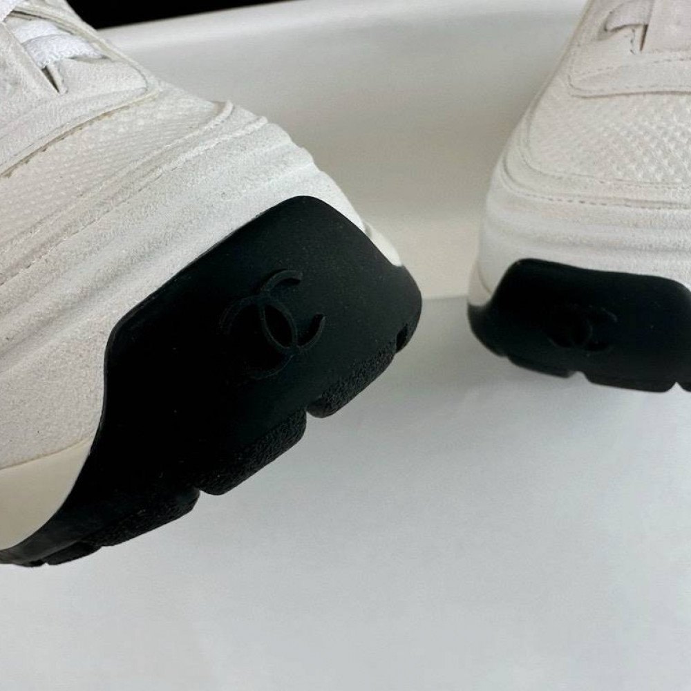 Sports shoes Sports shoes