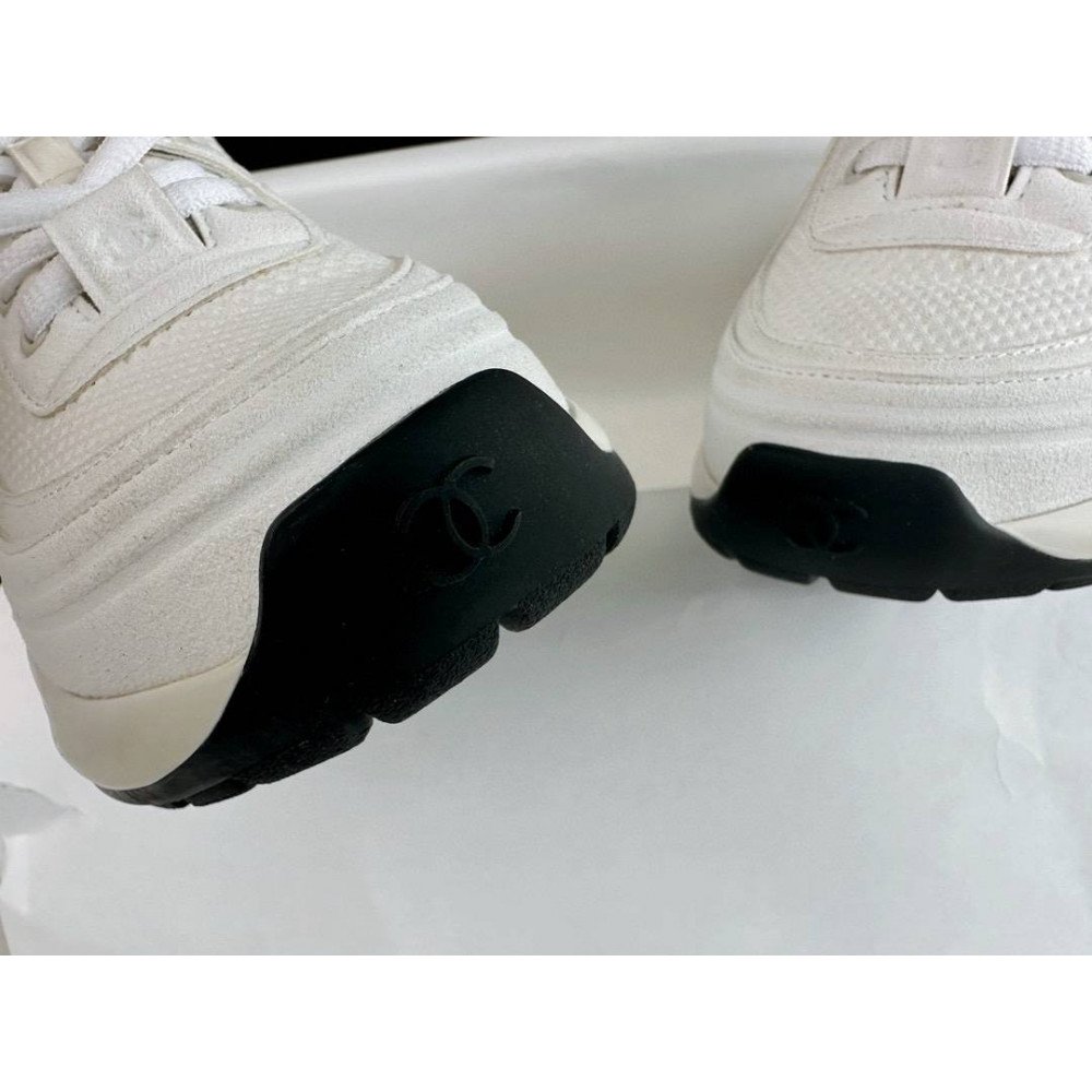 Sports shoes Sports shoes