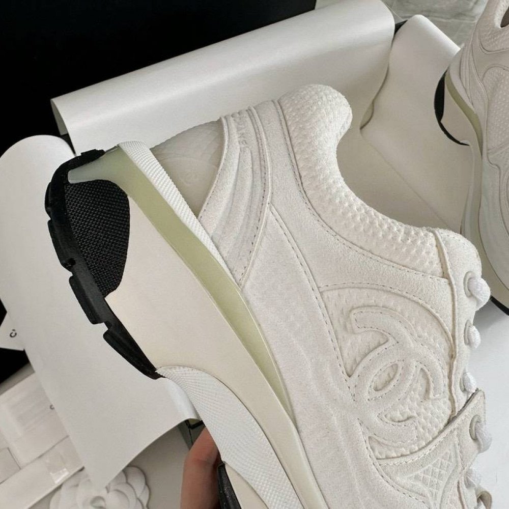 Sports shoes Sports shoes