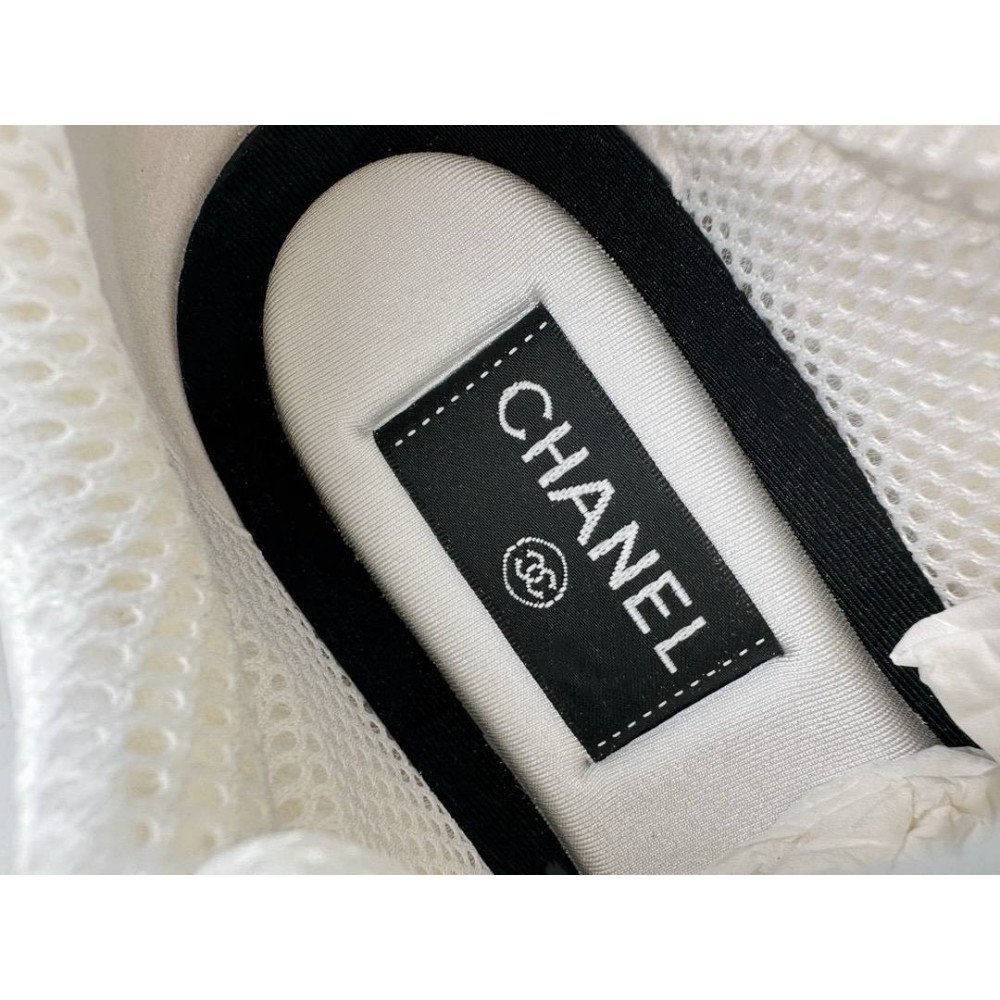 Sports shoes Sports shoes