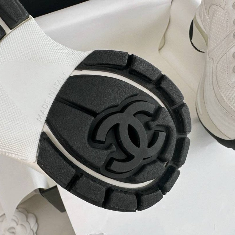 Sports shoes Sports shoes