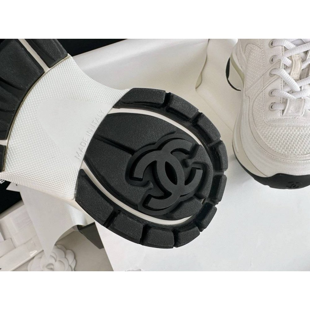 Sports shoes Sports shoes
