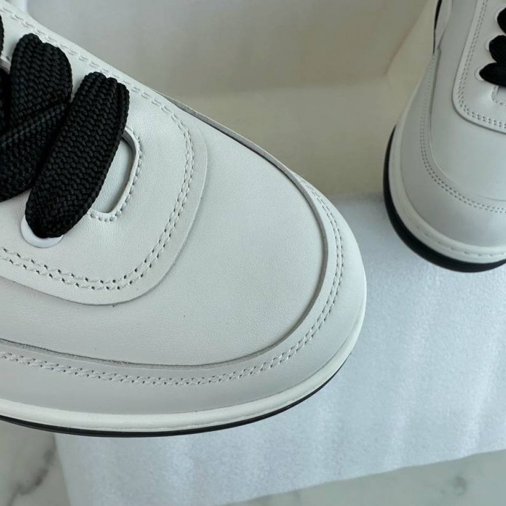 Sports shoes Sports shoes