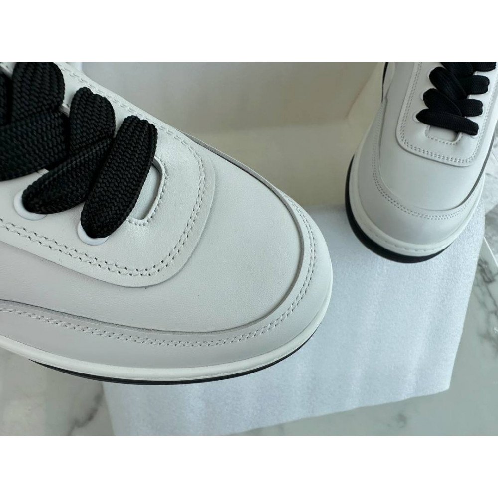 Sports shoes Sports shoes