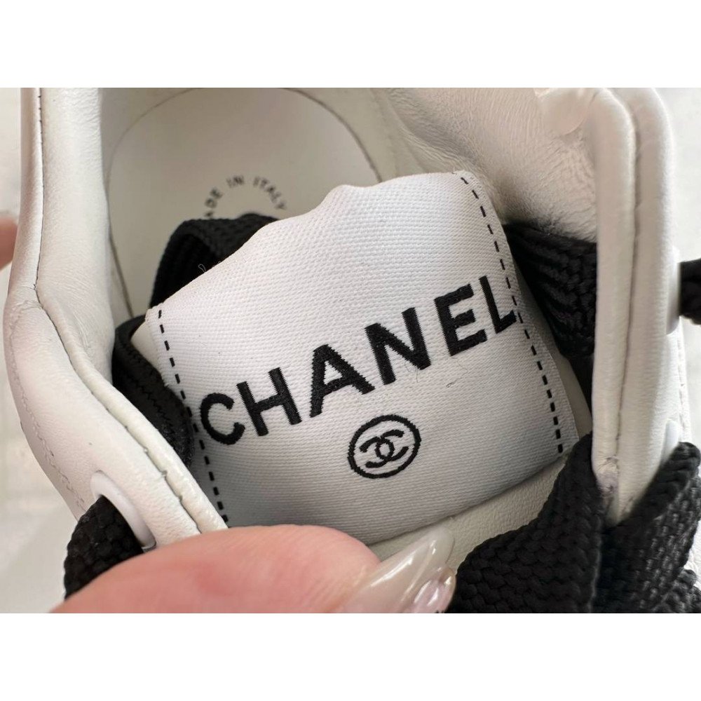 Sports shoes Sports shoes