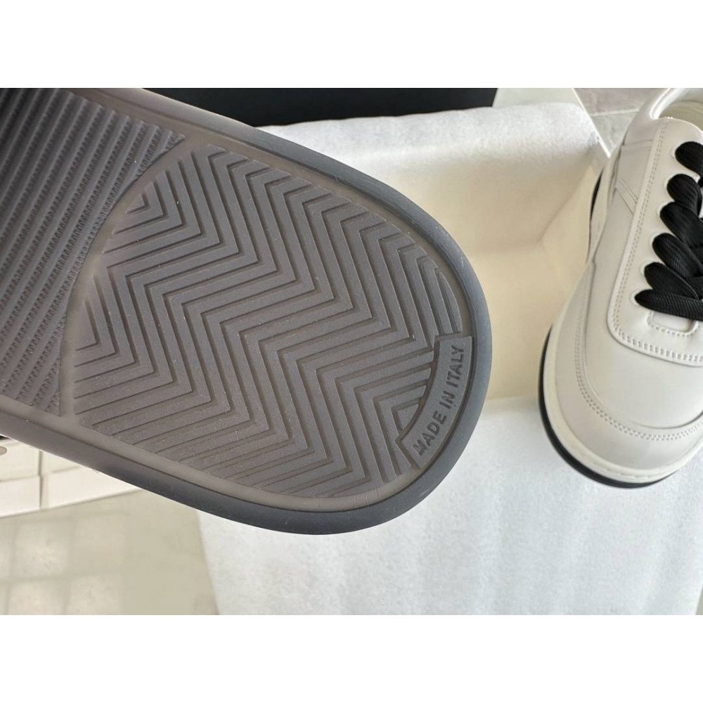 Sports shoes Sports shoes