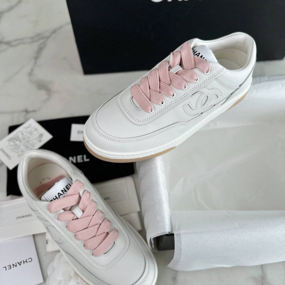 Sports shoes
