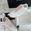 Sports shoes