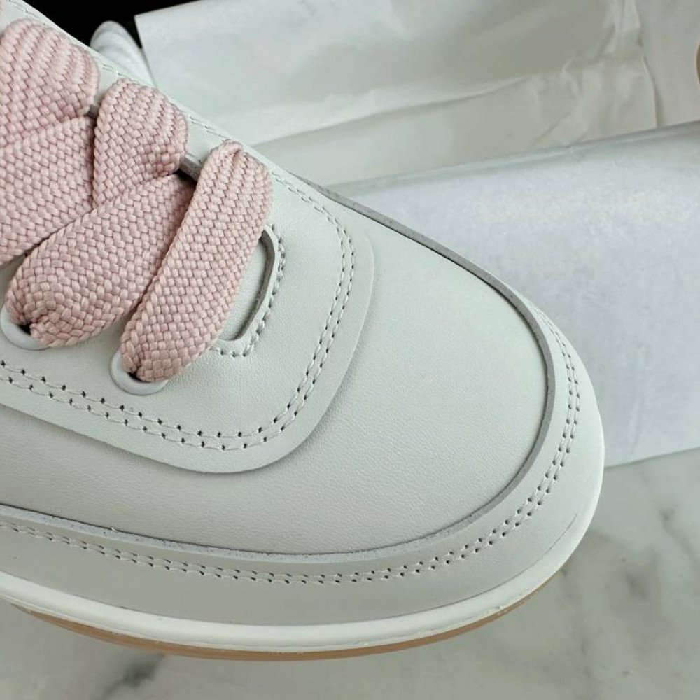 Sports shoes Sports shoes