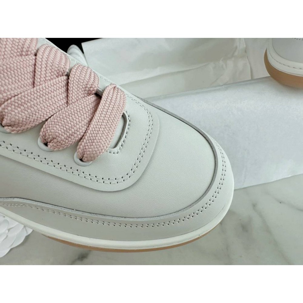 Sports shoes Sports shoes