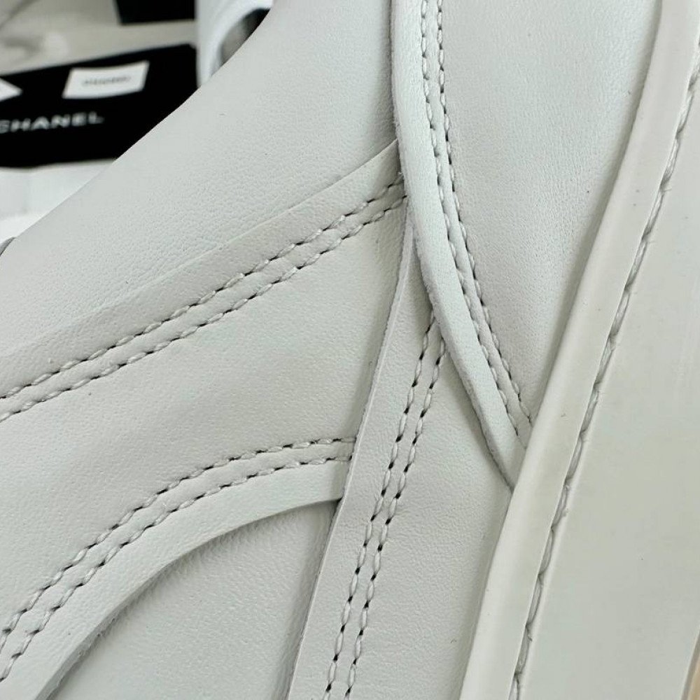 Sports shoes Sports shoes