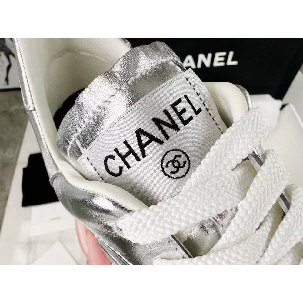 Sports shoes Sports shoes
