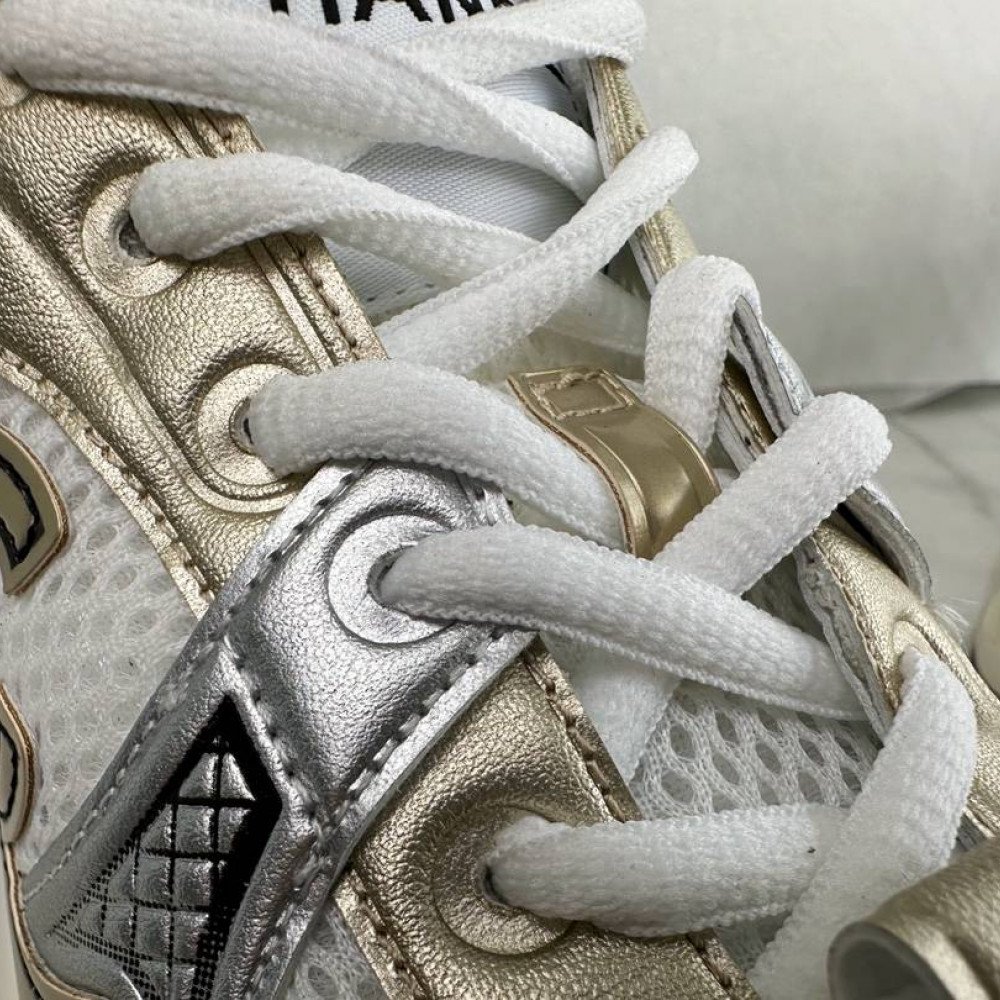 Sports shoes Sports shoes