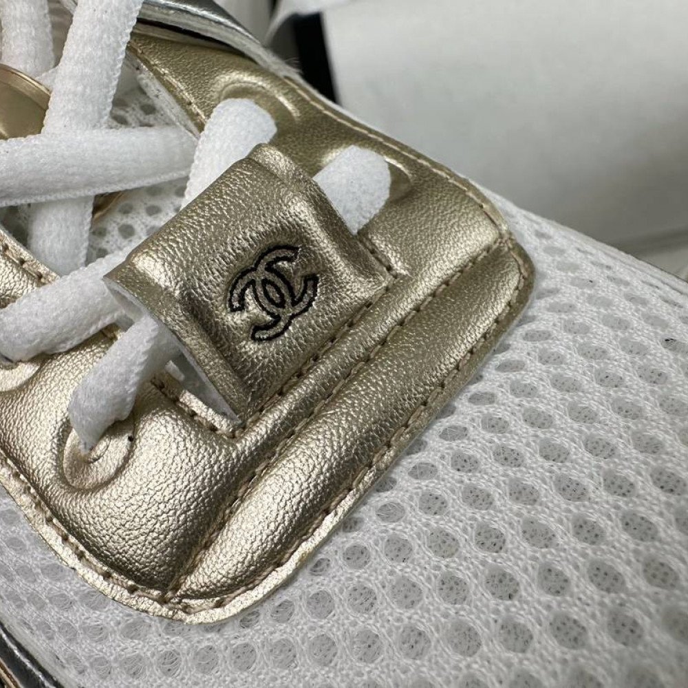 Sports shoes Sports shoes