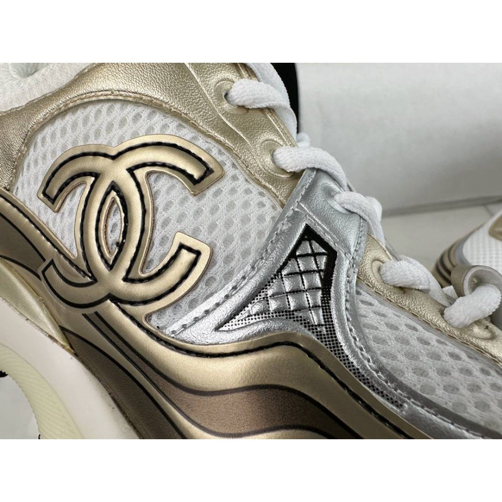 Sports shoes Sports shoes