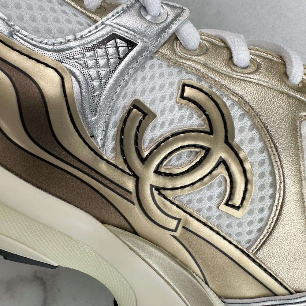 Sports shoes Sports shoes