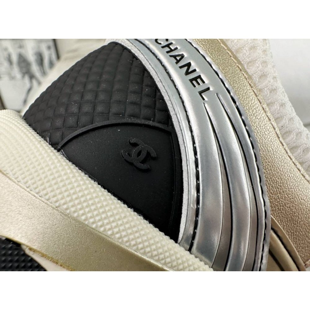 Sports shoes Sports shoes