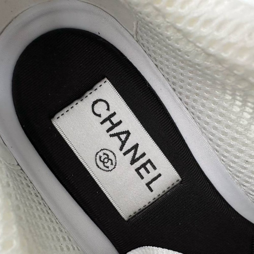 Sports shoes Sports shoes