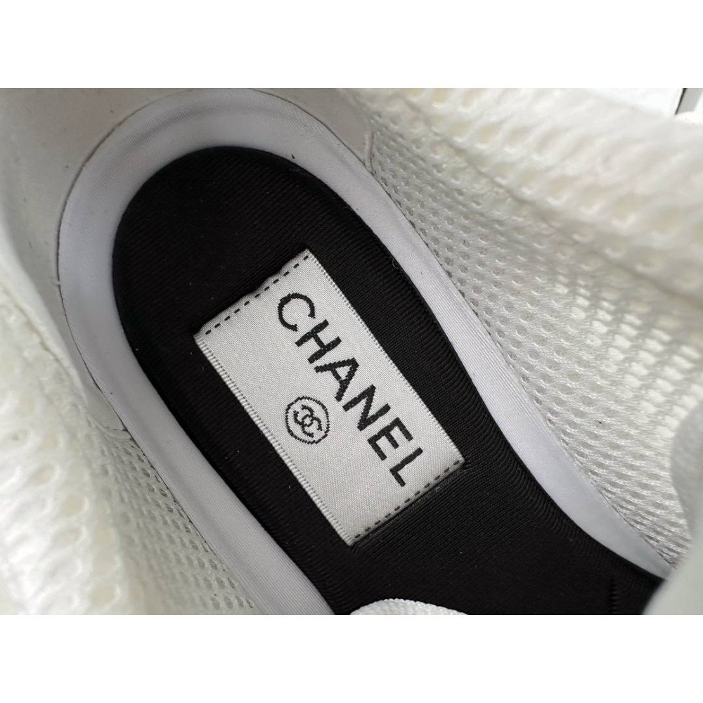 Sports shoes Sports shoes