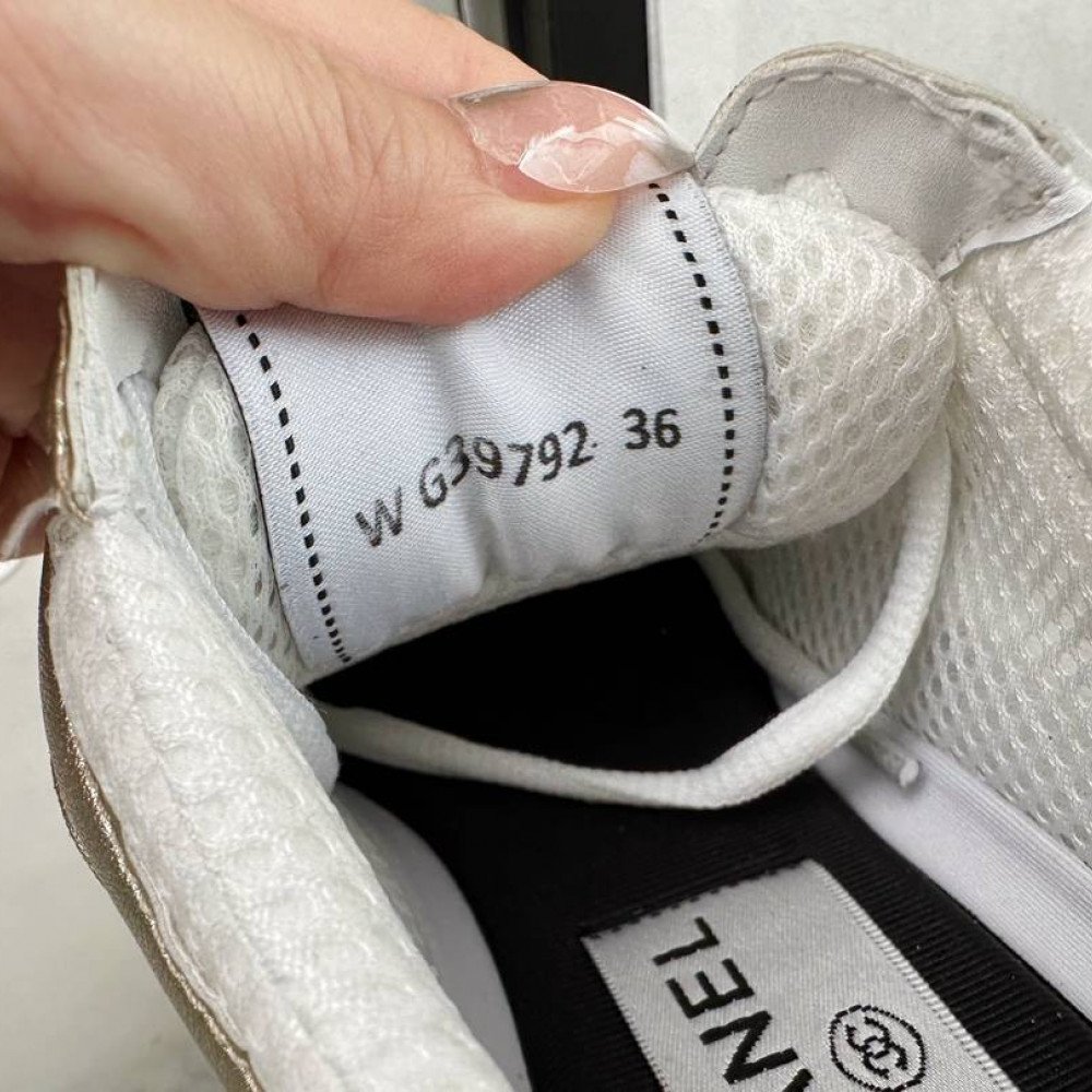 Sports shoes Sports shoes