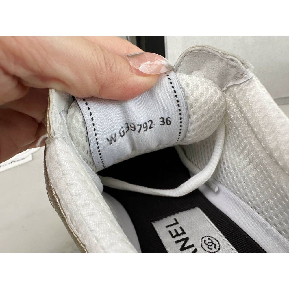 Sports shoes Sports shoes
