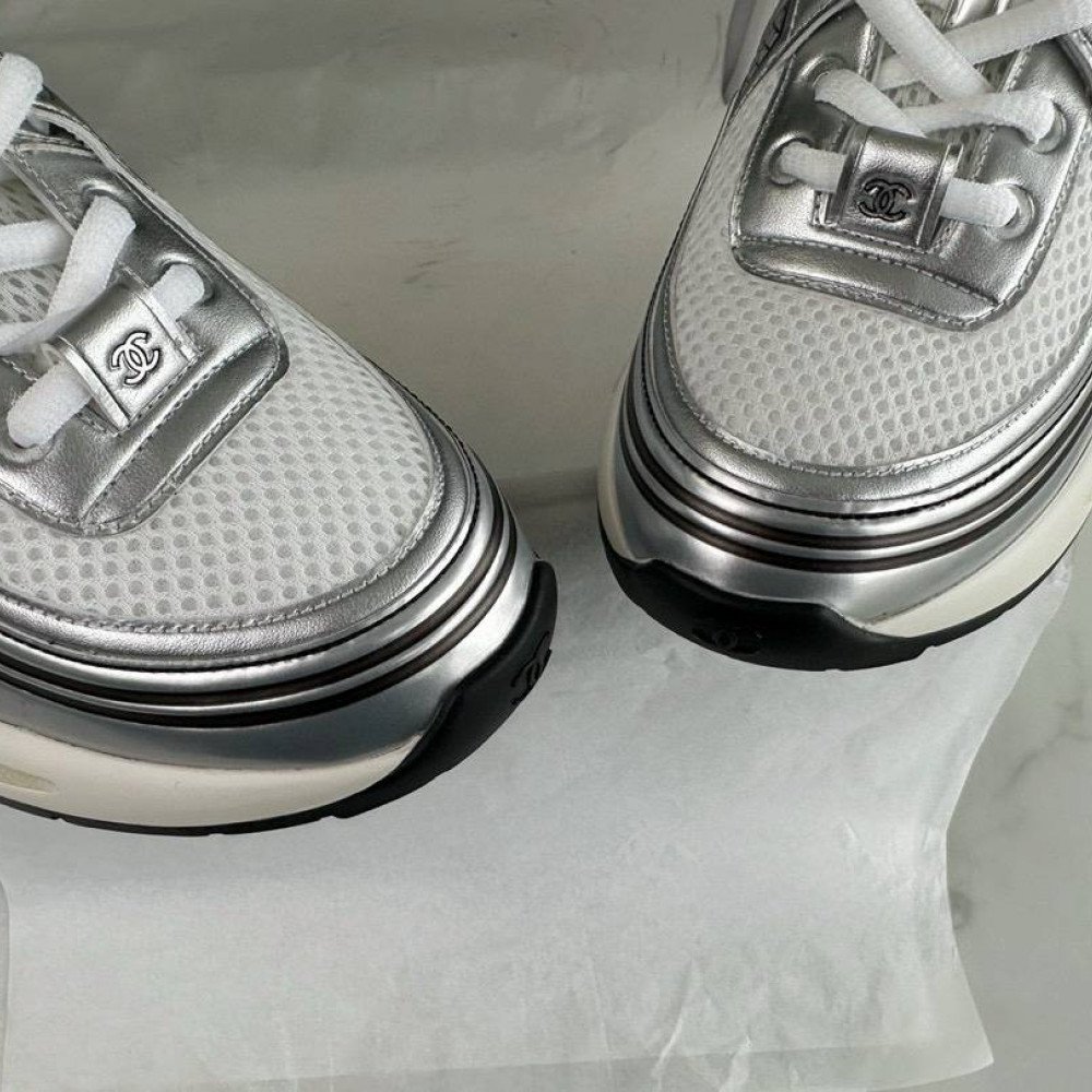 Sports shoes Sports shoes